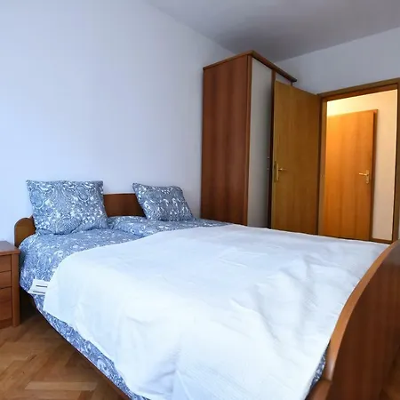 Spacious Colorful In Bohemian District Appartement *