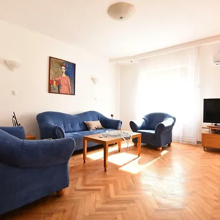 Spacious Colorful In Bohemian District Appartement Skopje