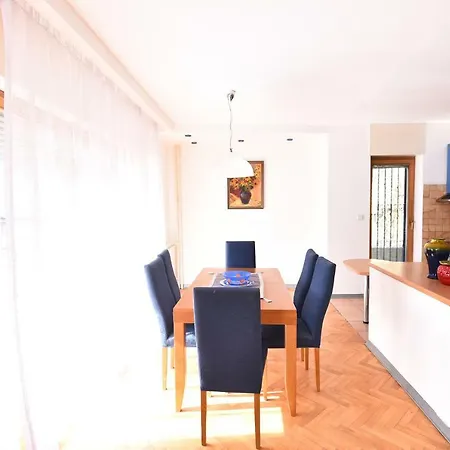 Appartement Spacious Colorful In Bohemian District *